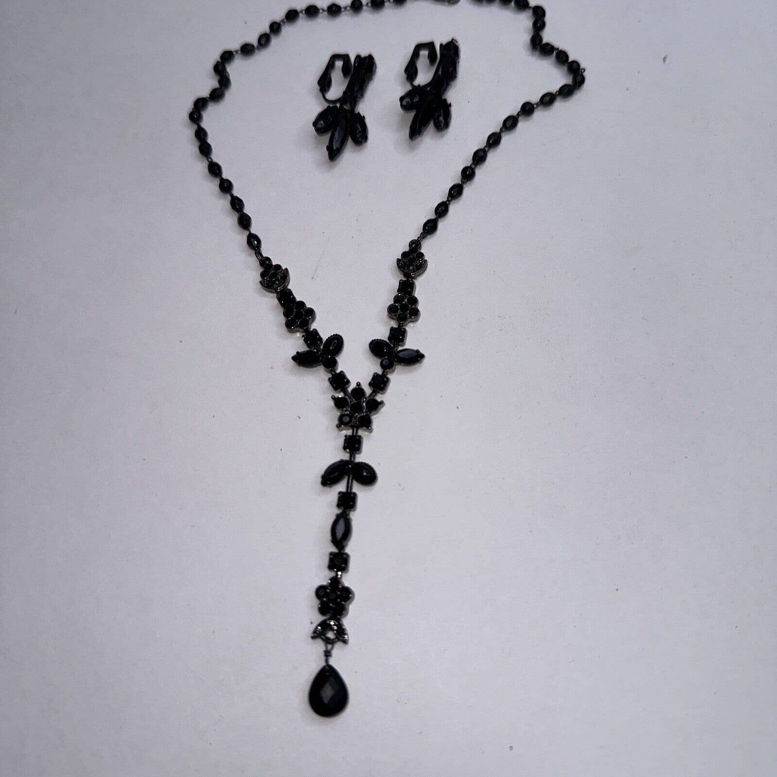 Liz Claiborne Necklace Black Beads 16
